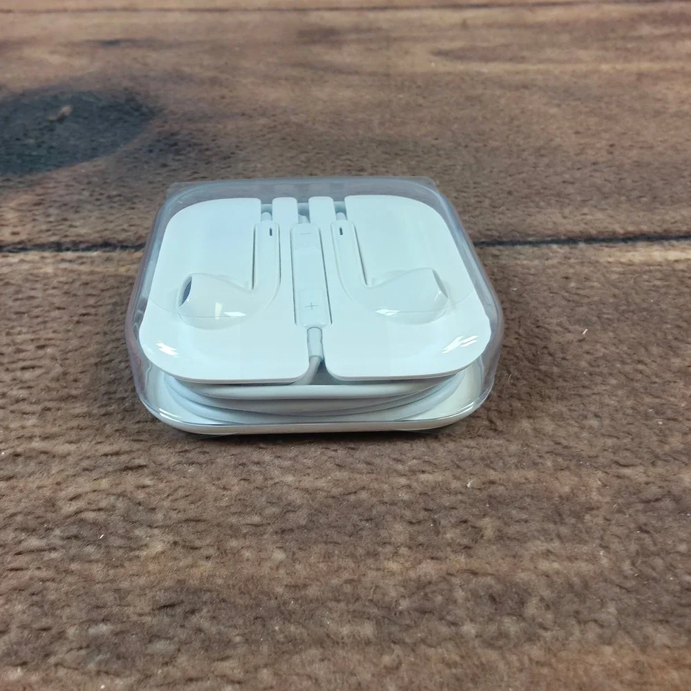 Apple EarPods 3.5mm Headphone Plug White New Wired In-Ear Headphones